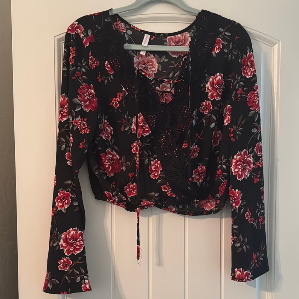 Floral Black and Red/Pink Bell sleeve crop Top